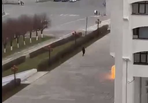 Пламя было видно издалека.