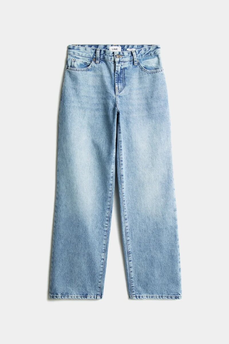 Базовый цвет джинс, хорошая посадка (подойдет многим), нет деталей