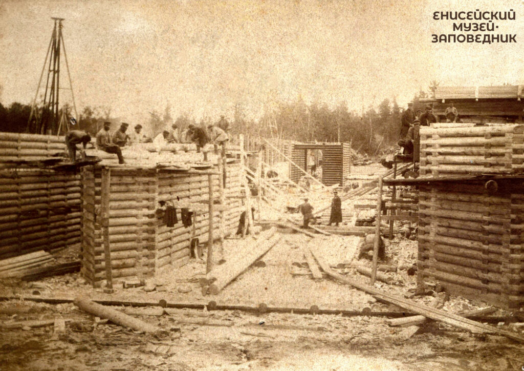 Постройка плотины на Обь-Енисейском канале