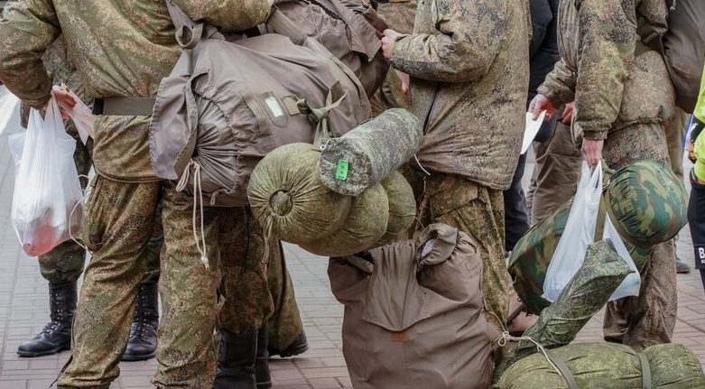 Выплаты за заключение контракта в мае 2024 года по всем регионам России