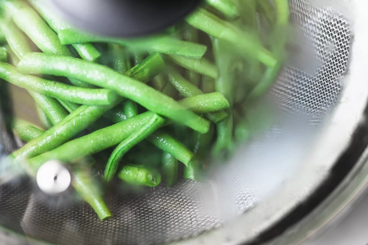 Замороженная фасоль с чесноком. Стручковая фасоль на пару. Steamed Green Beans. Steamed Beans.