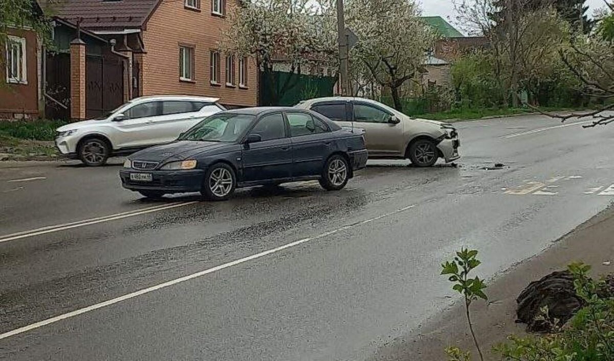    Утро 19 апреля началось в Курске с ДТП