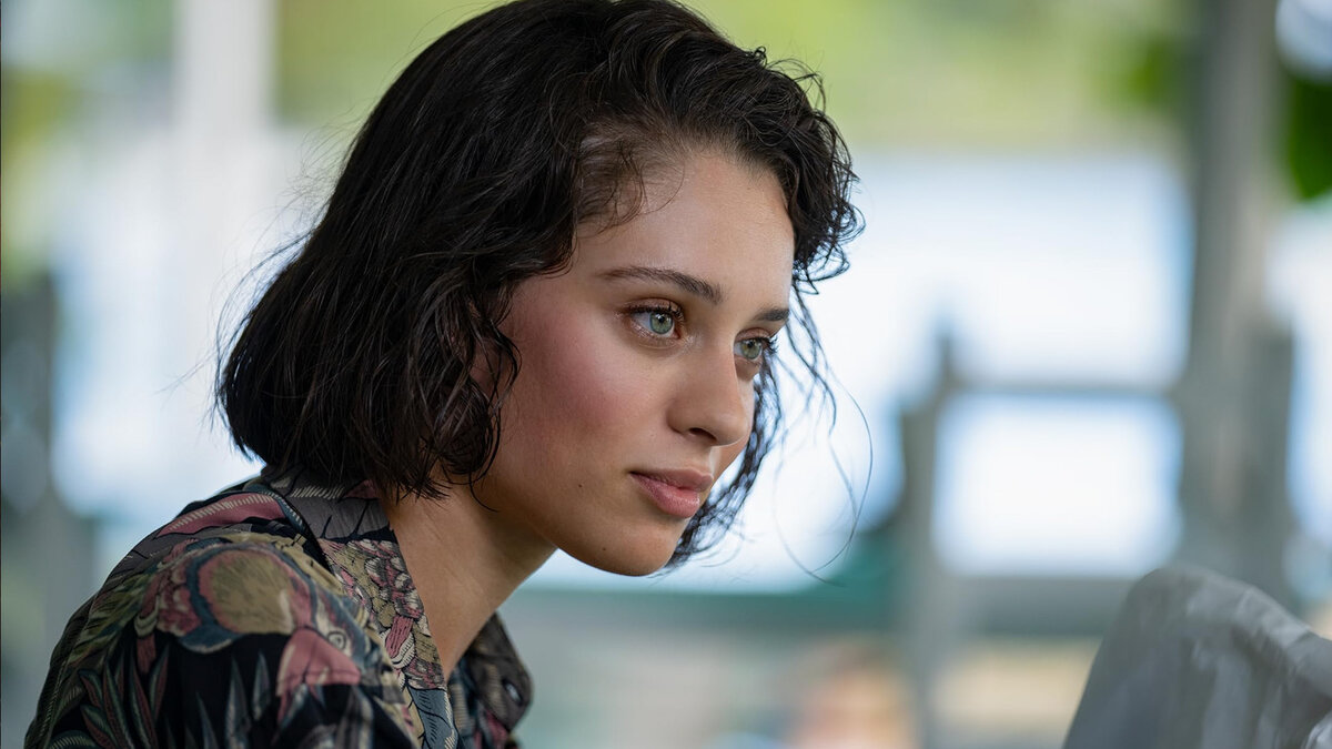 Кадр из фильма "Дом у дороги" 2024