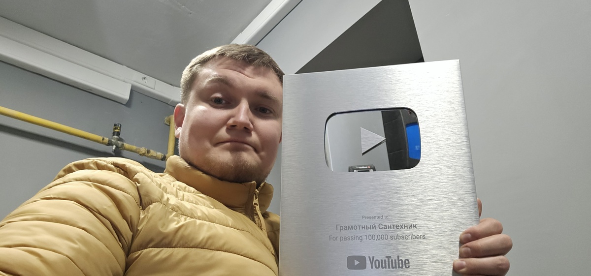 Получил кнопку был в шоке в последний вагон запрыгнул)))