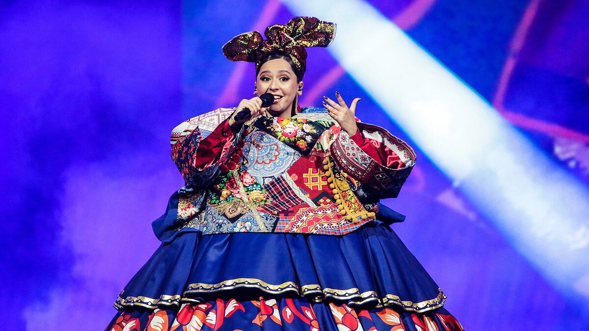 Это, по ее мнению, так выглядит русская женщина. 