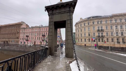 Театр, три моста, творения зодчего Росси и многое другое на Фонтанке в Петербурге