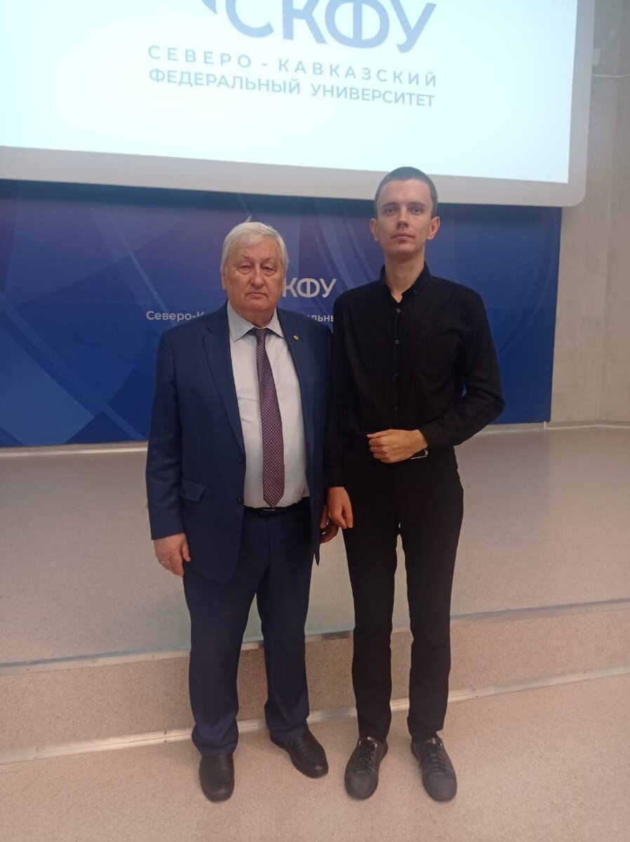 С председателем Межрегионального общественного движения «Наследие Империи» генерал-лейтенантом СВР РФ  Леонидом Решетниковым