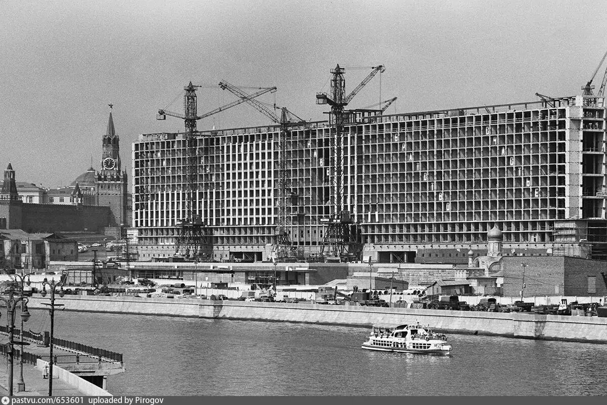 Строительство гостиницы "Россия".1965. Источник: www.pastvu.com.