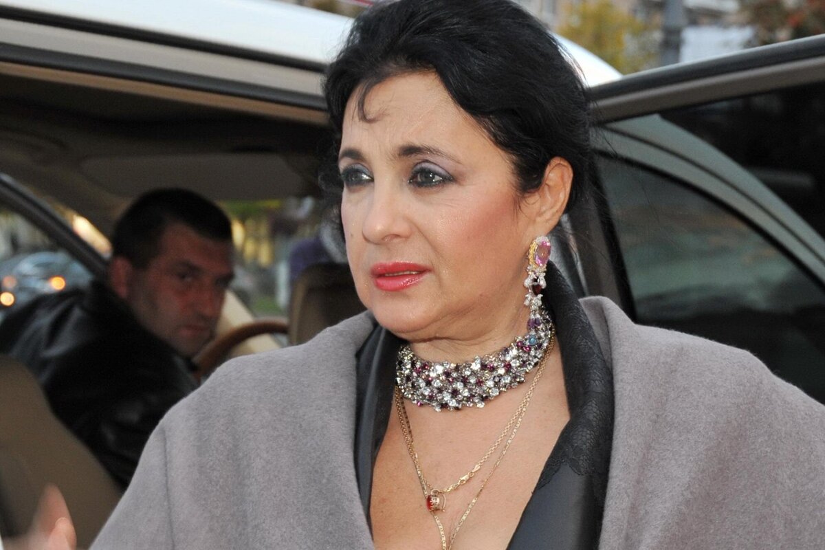     "Как девочка": Ирина Винер устроила жаркие танцы в ресторане и попала на видео