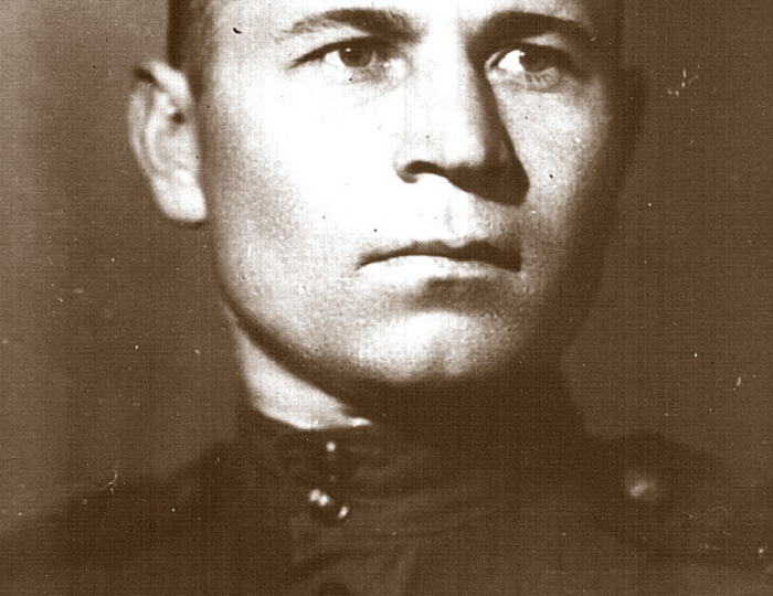 Как советского повара в доме где он готовил еду окружили фашисты. Как он от них отбивался