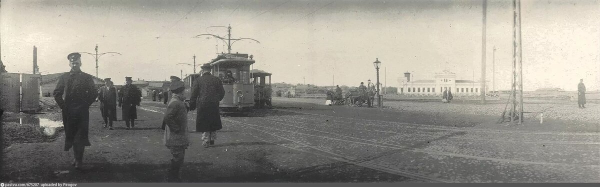 Вид на Савёловский вокзал от современной Савёловской эстакады, 1905-1910. С сайта www.pastvu.com. В основной статье фотографий немного, поэтому здесь будут другие снимки, которых там нет.