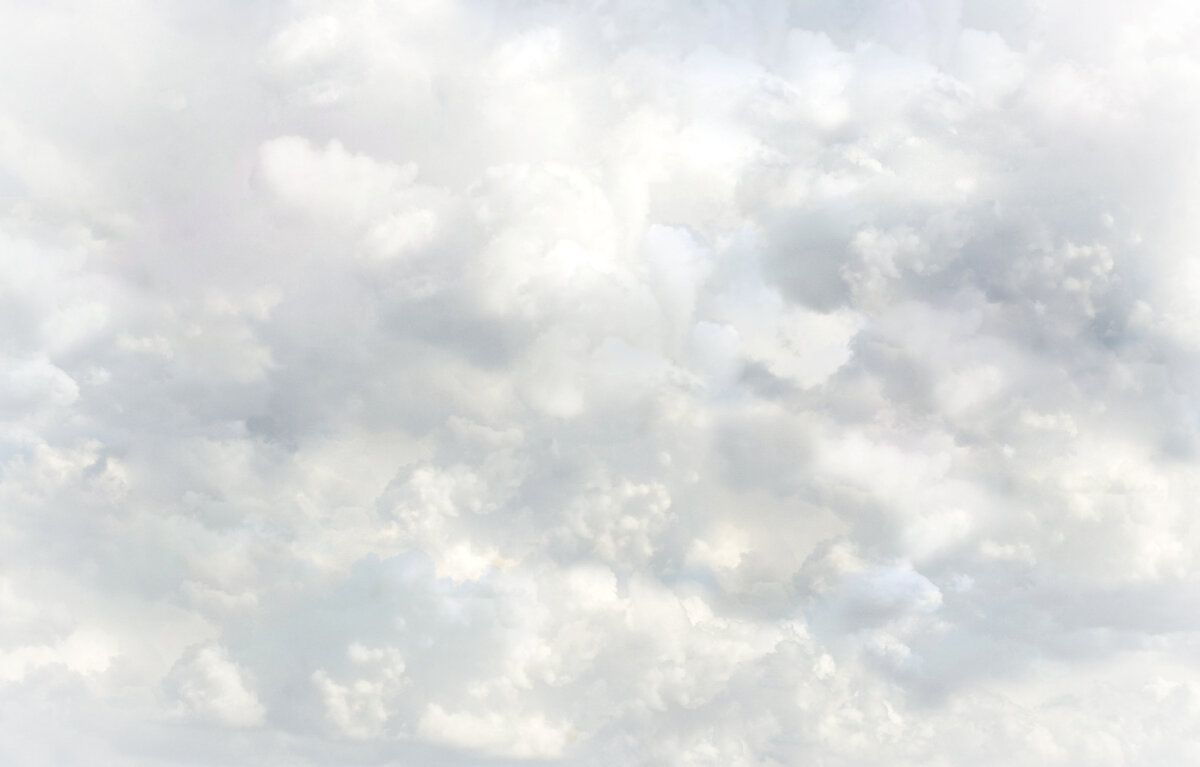 Бело-серое небо, одни облака, ни дождинки... Изображение из сети