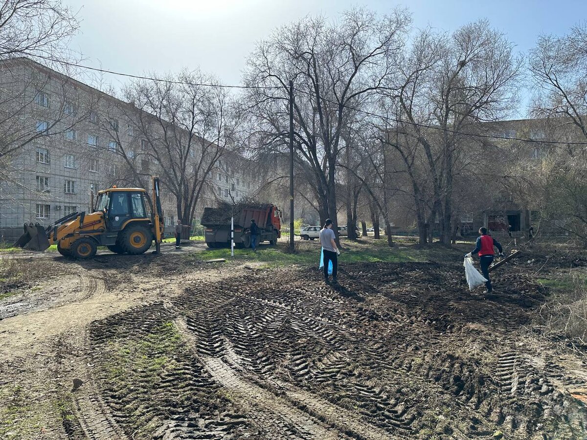    Сотрудники более 30 предприятий помогают Орску освободиться от мусора после подтопления Кристина Просвиркина