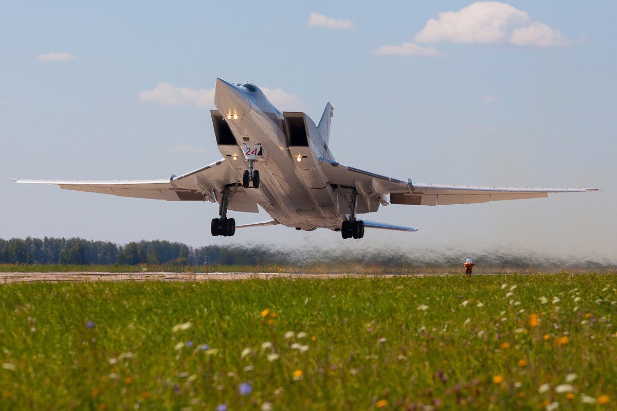 Ту 22 3м. Ту-22м3. Ту-22v3 сверхзвуковой самолёт. Бомбардировщик ту-22м3. Туполев 22м3.