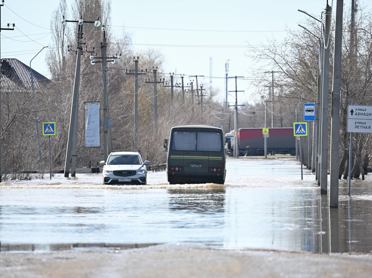    Паводок в микрорайоне Авиагородок в Оренбурге© РИА Новости / Максим Богодвид