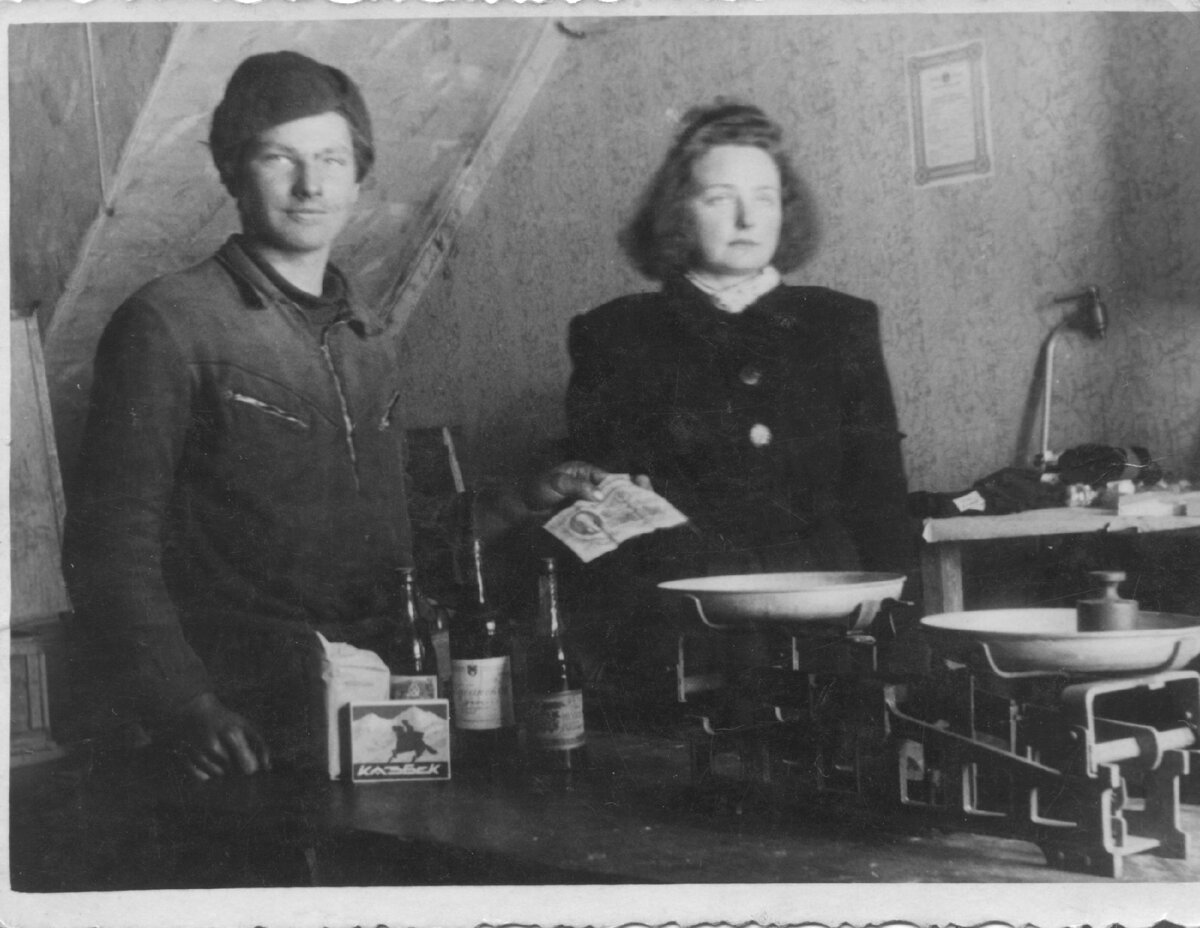 та самая грамота- на стене. Рабочий момент. 