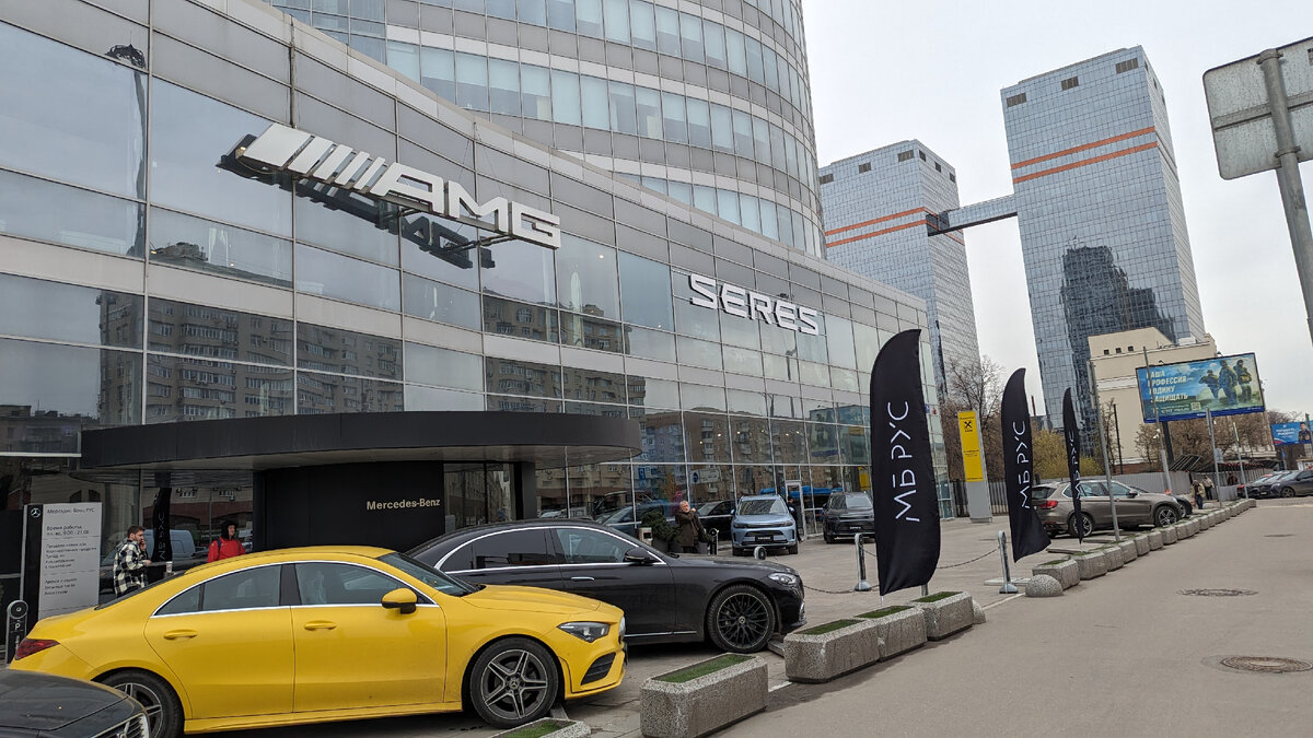  На российский рынок вывели новую марку Seres, запустив сразу две модели - М5 и М7.
