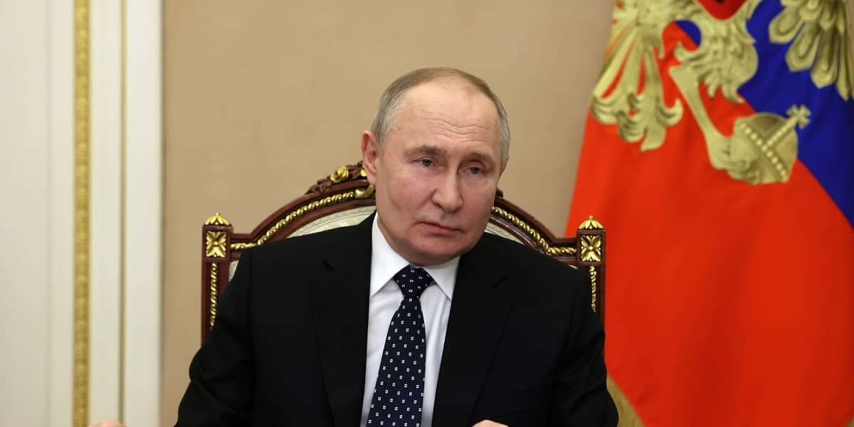 Фото: с сайта Кремля (http://static.kremlin.ru/media/events/photos/big2x/zXANLNksBADwxxsAZi5VFoLgqIQ6VQD3.jpg)