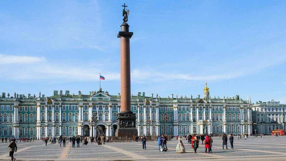 Главный город санкт петербург. Санкт Петербурге доспремичательности Санкт-Петербург. Дворцовая площадь СПБ. Дворцовая площадь в Санкт-Петербурге Эрмитаж.