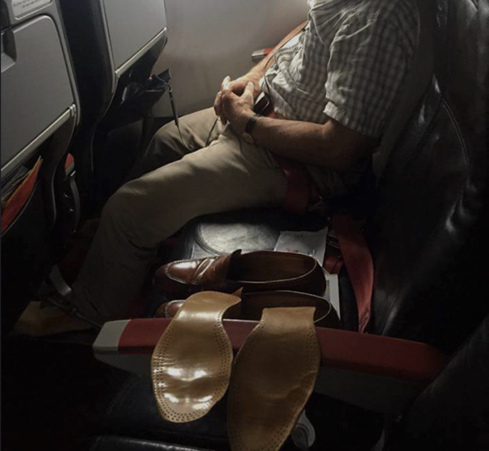 Источник фото: https://www.boredpanda.com/annoying-passenger-shaming-flight-travel-airlines/