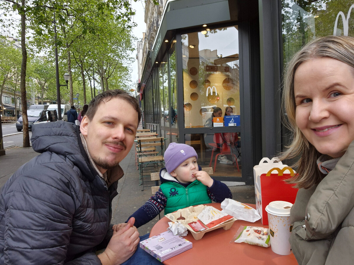 В Макдональдсе на Монмартре