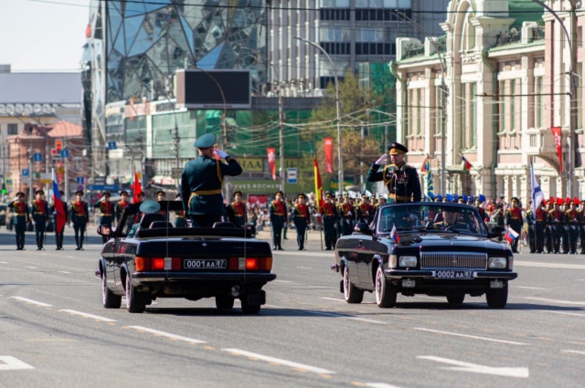 Улицы Новосибирска более 50 машин отмывают центр города к 9 мая | АиФ  Новосибирск | Дзен