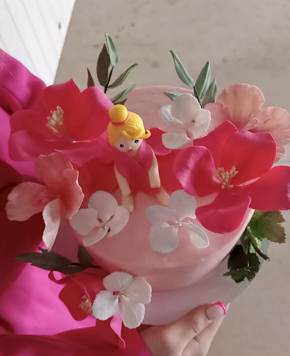    На шоу Милана представила маковый торт с начинкой из черной смородины и мангового ганаша Личный архив героя публикации