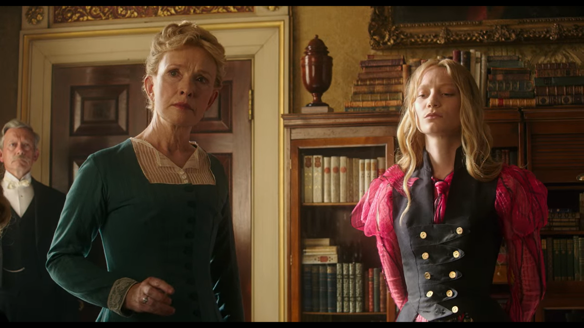 кадр из к/ф "Алиса в Зазеркалье" Д. Бобина, 2016 г. (продюсер - Тим Бертон)