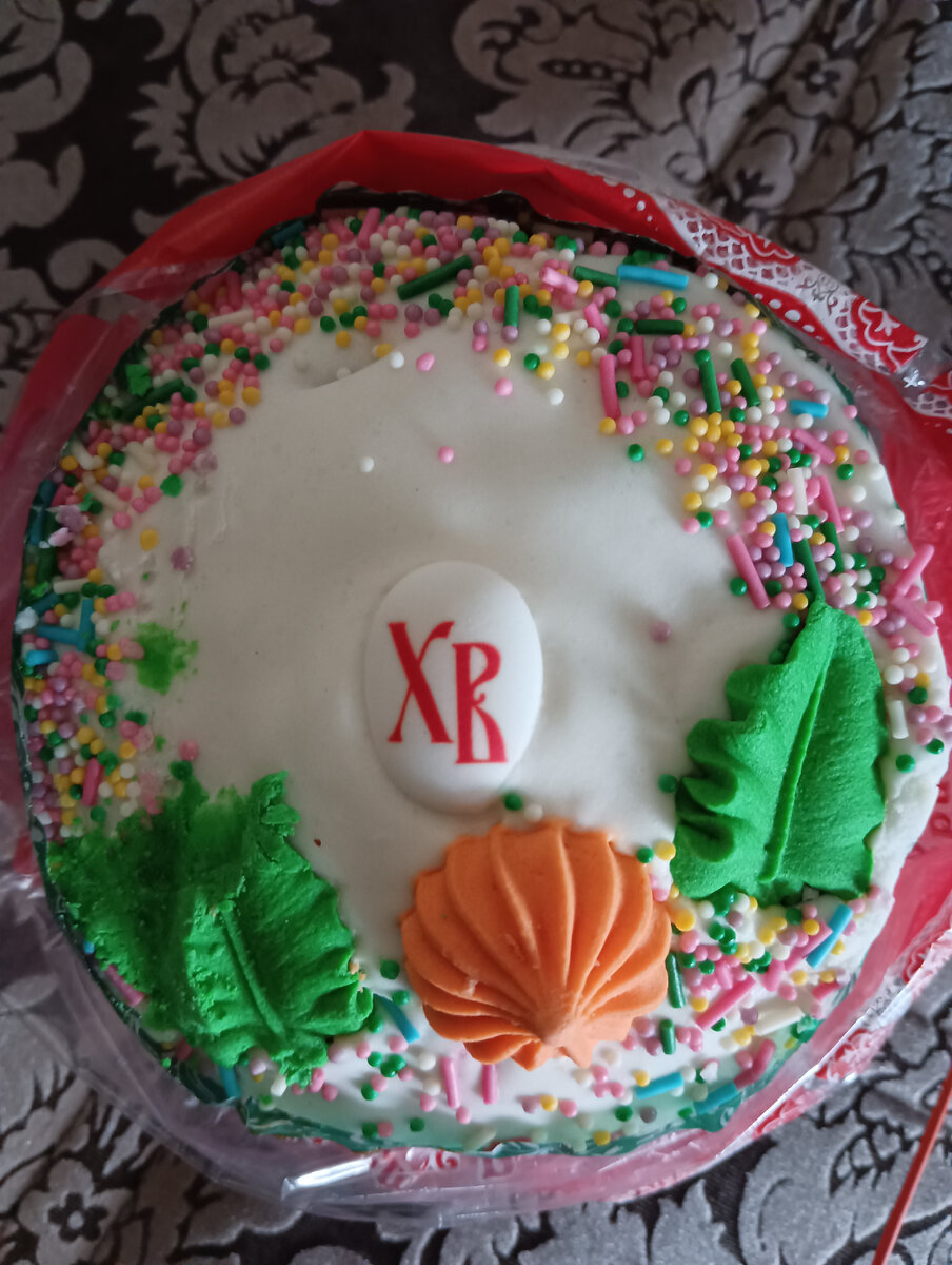 Вот  мой покупной кулич. Пахнет волшебно😋