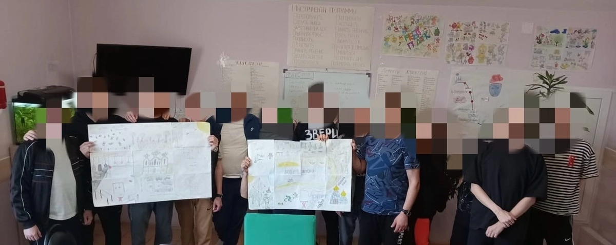 В нашем Центре социально-психологической коррекции «Белая полоса» регулярно проводятся различные тренинги. И вот на днях у нас проходил тренинг арт-терапия «Коллаж выздоровления».
Арт-терапия представляет собой комплекс творческих занятий, в процессе которых пациент освобождается от скрытых переживаний и страхов, развивает скрытые таланты. На практике чаще используется методика рисования, но это может быть и любой другой вид творчества: лепка, танцы, пение.
Эксперты убеждены в том, что методика помогает побороть стресс, который развился на фоне отказа от наркотика или алкоголя. В ходе занятий, человек не только раскрывает новые таланты, но и общается с психологом, такими же участниками группы.
Всем прекрасного дня 🌸
Берегите себя и своих близких🙏🏼