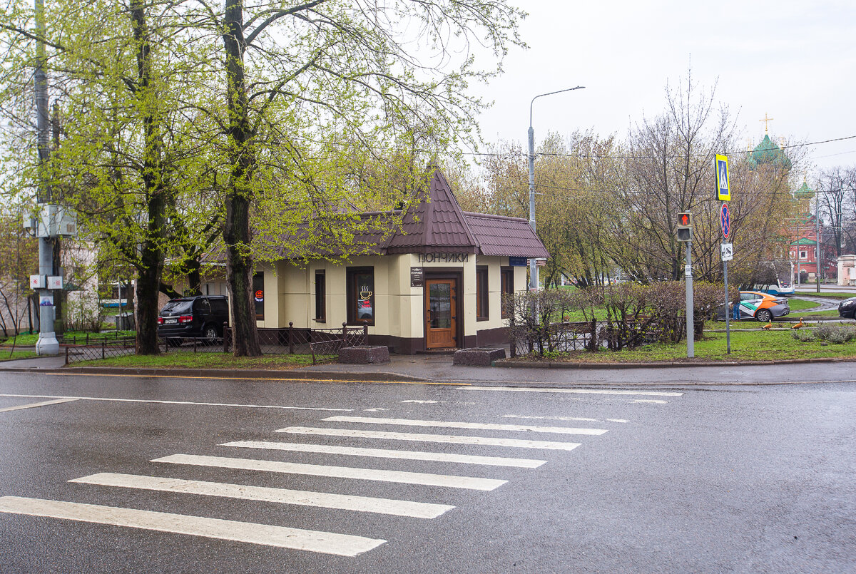 Легендарная пончиковая в Останкино. Москва. Фото автора статьи (листайте галерею, ещё 1 фото)