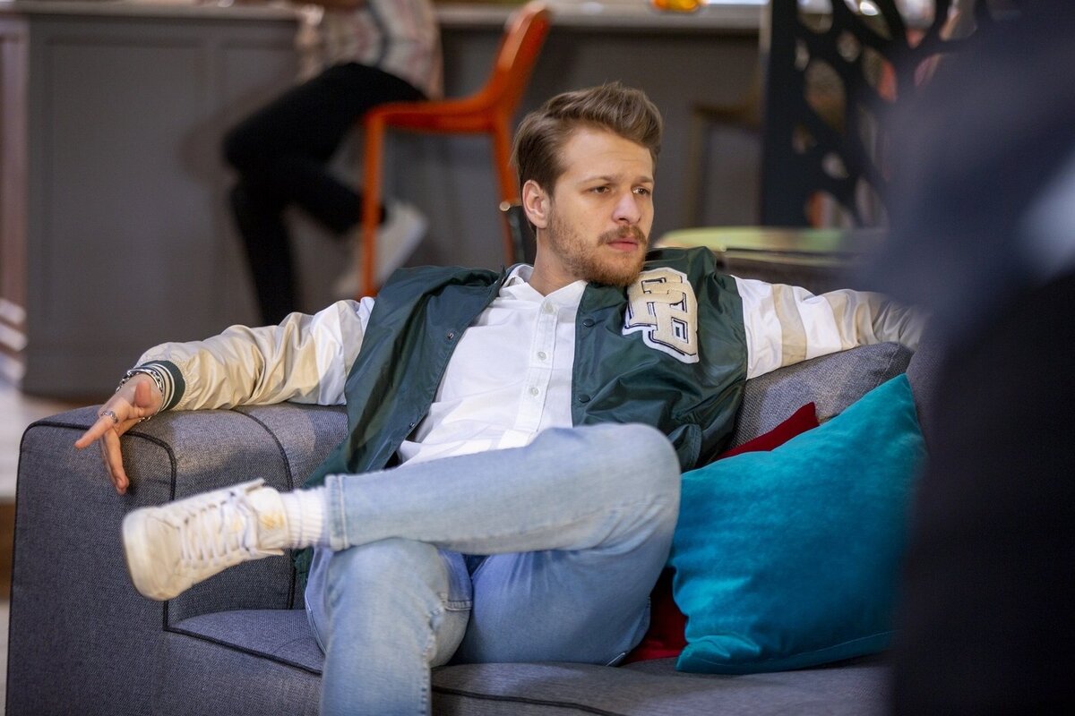 Бурак Йорук в ромкоме "Ты полюбишь" (источник: ru.kinorium.com)