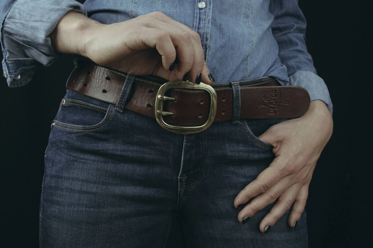 Пряжка Fortuwn. Классическая пряжка со своими секретами. Внешне массивная. На самом деле легче чем кажется. 