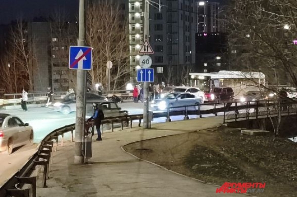    В Перми на Средней дамбе в жестком ДТП столкнулись автобус и легковое авто