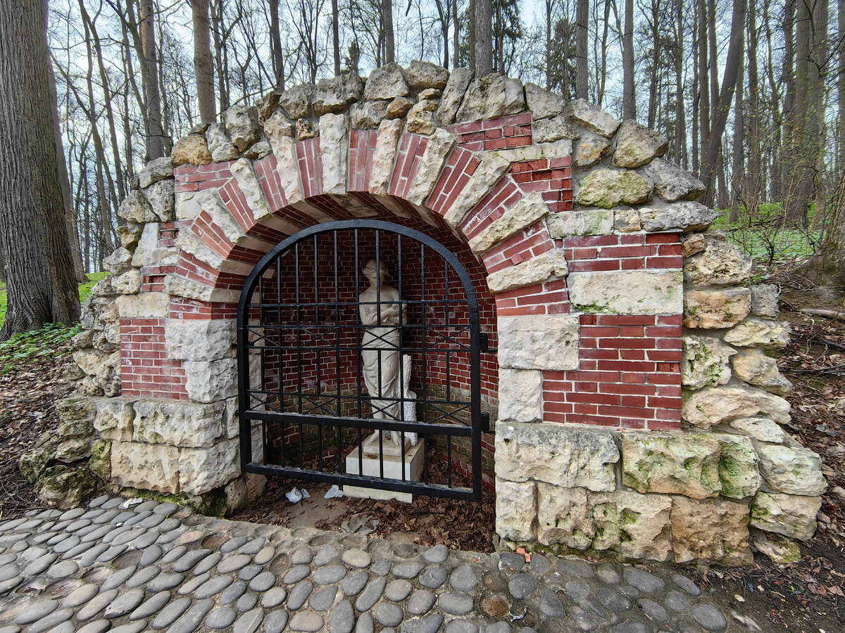 Москва,парк Царицыно. Удобнее/ближе идти от метро "Орехово" /фото автора