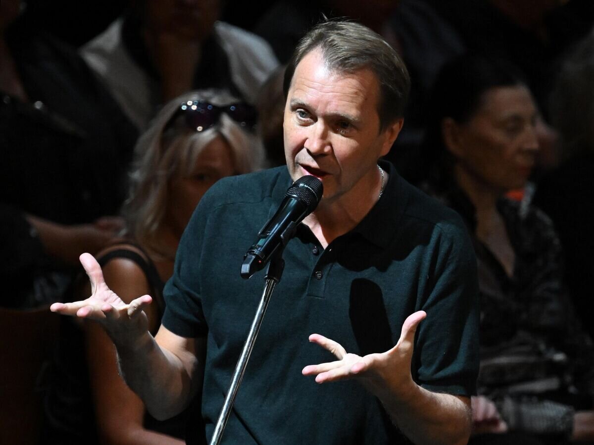    Художественный руководитель Театра Наций Евгений Миронов на церемонии прощания с народной артисткой РСФСР Ириной Мирошниченко в театре МХТ им. Чехова© РИА Новости / Алексей Майшев