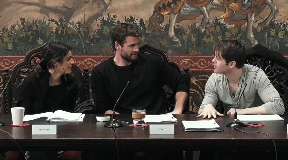     Аня Чалотра, Лиам Хемсворт и Джои Бэти во время работы над 4 сезоном сериала «Ведьмак» (2025) / Фото: соцсети Netflix