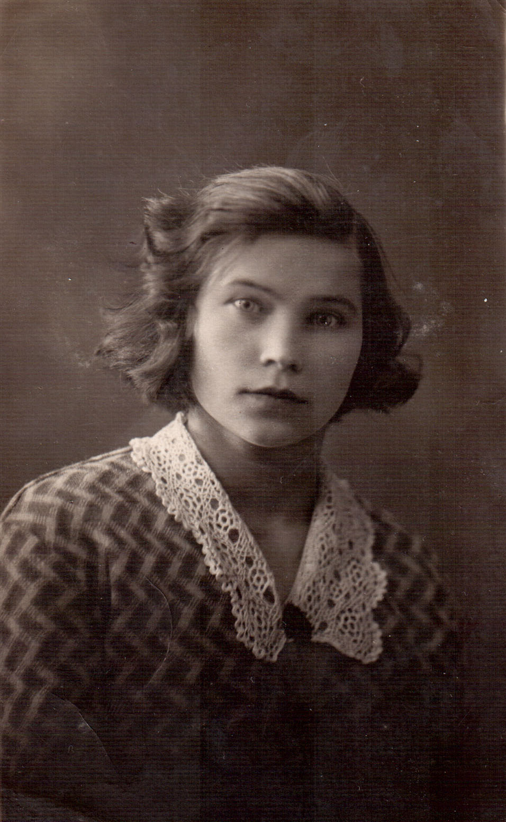 Гурина Нина Иосифовна - родная тётя нашей мамы, Нины Жибрик 