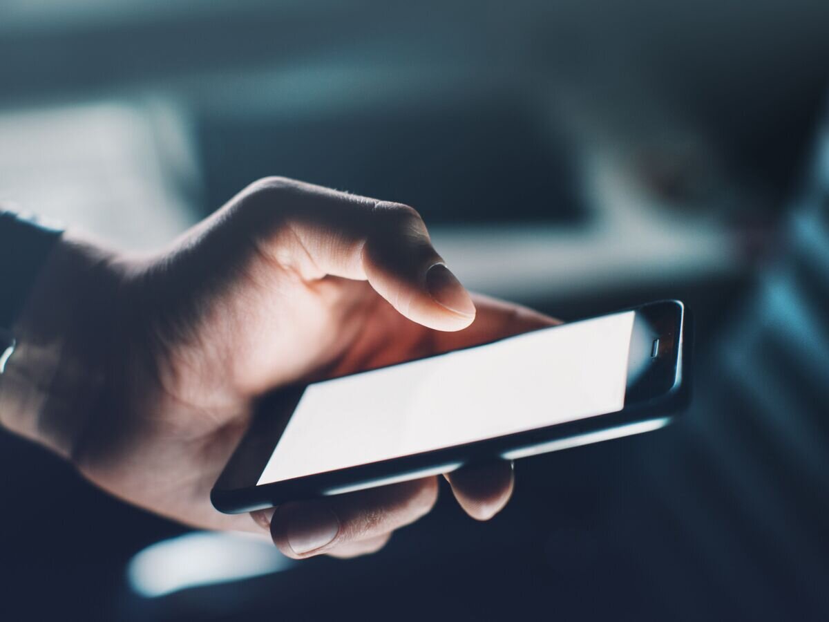    Смартфон© Fotolia / kantver