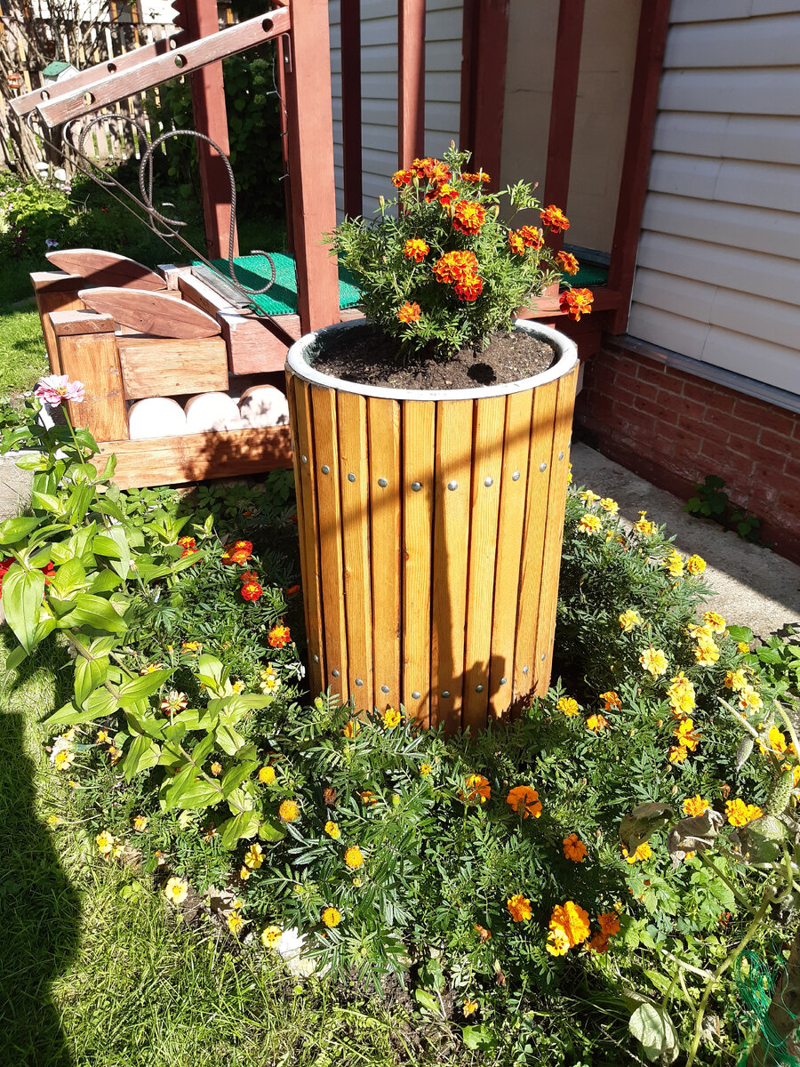 Деревянная кадка для цветов
