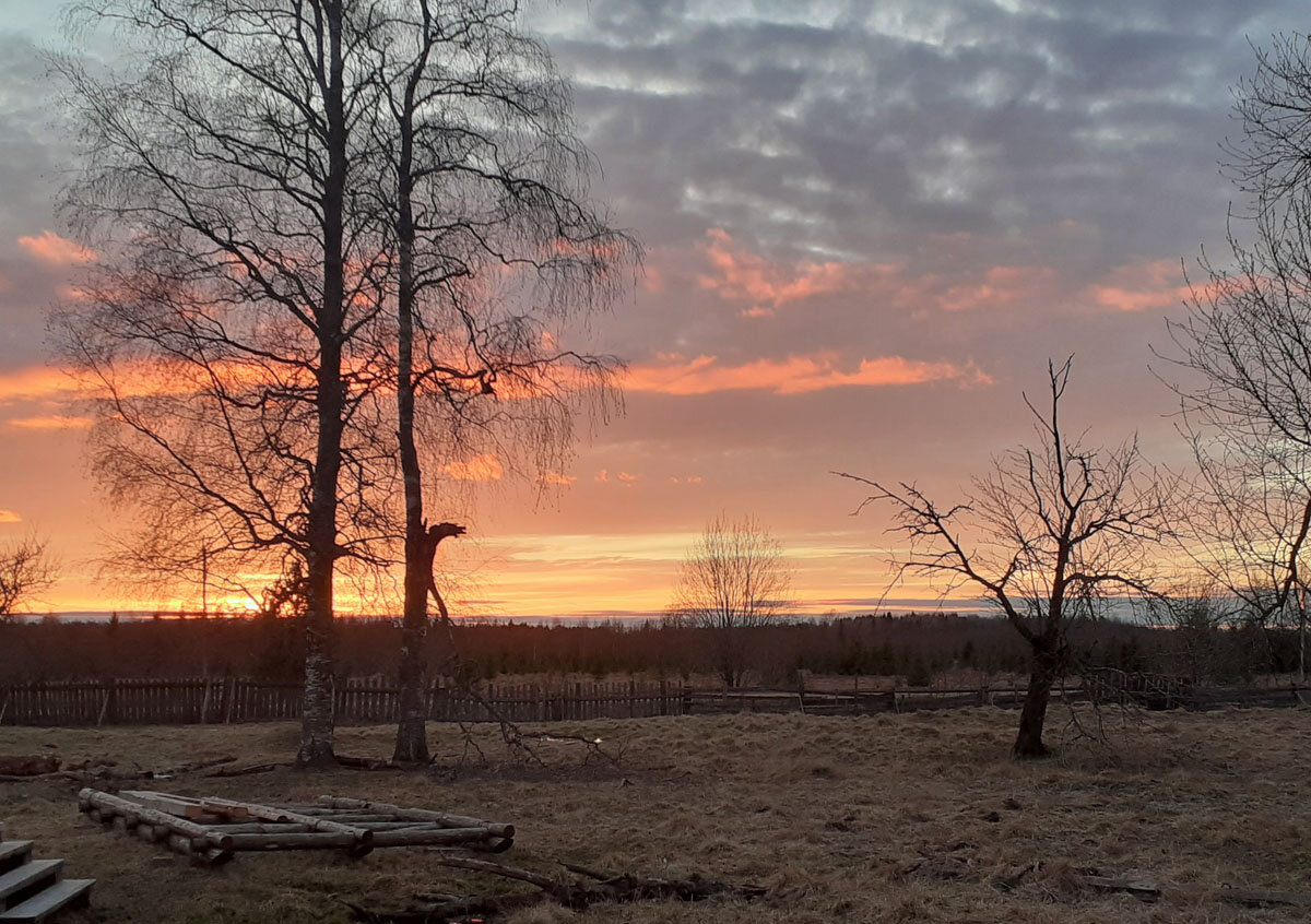 Мне показался пейзаж, как из фильма-катастрофы - немного зловещий. Нет?