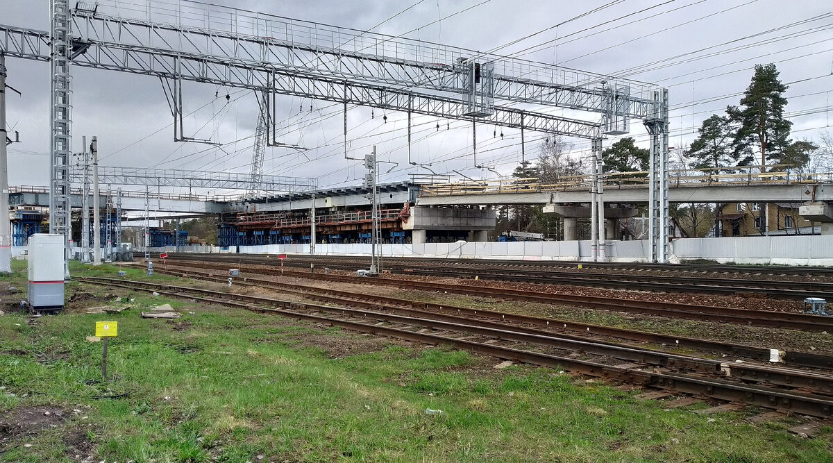 Эстакада путепровода, в апреле 2024 года продолжились сварочные работы, фото автора 