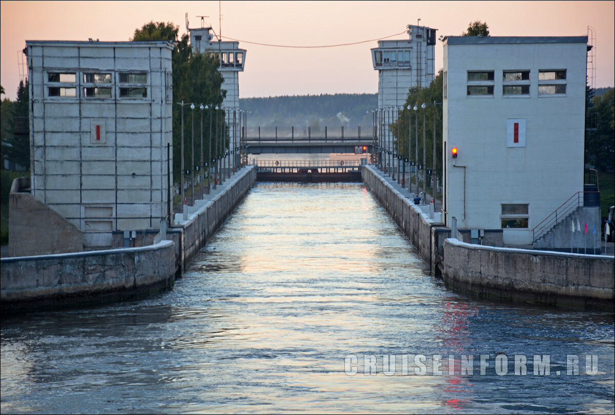 Верхняя голова шлюза №1. Город Вытегра. Фото 26.08.2015.