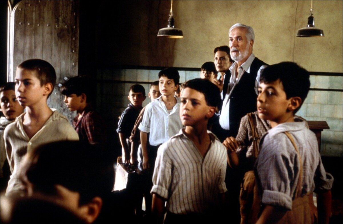 Кадр из фильма "Хребет дьявола" // Кинопоиск