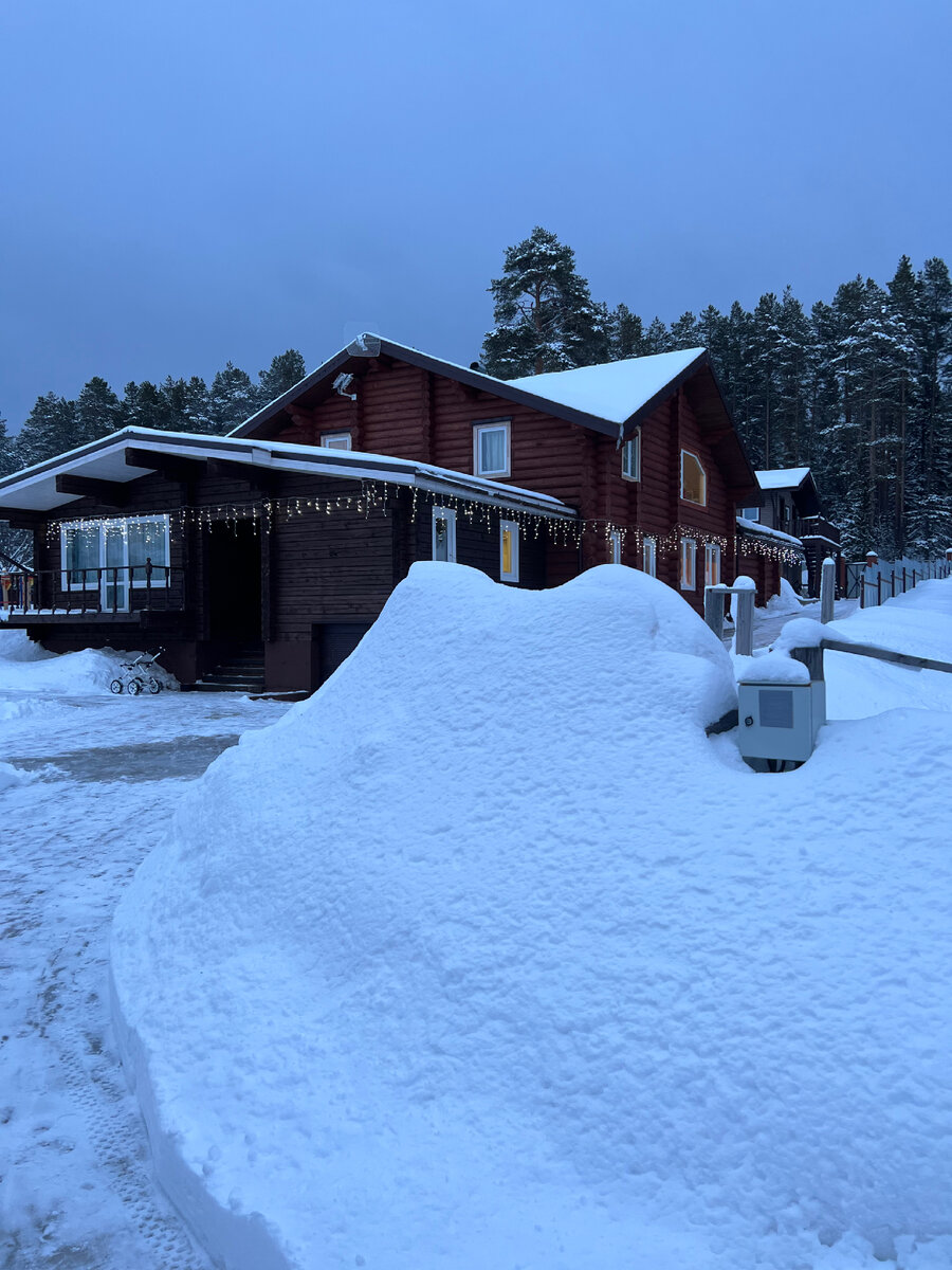 Отдельный корпус со столовой и баней