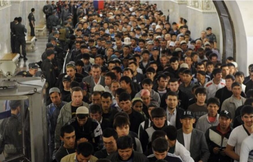    «Пока русские на фронте, мигранты атакуют наши тылы»: НАТО открыло второй фронт при помощи МИ-6 и Моссада