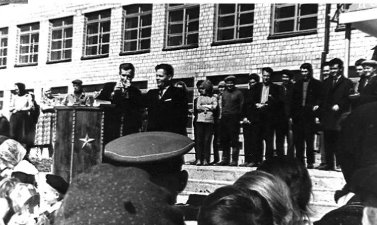 Приёмка школы в Приморске. фото из фондов районного музея
