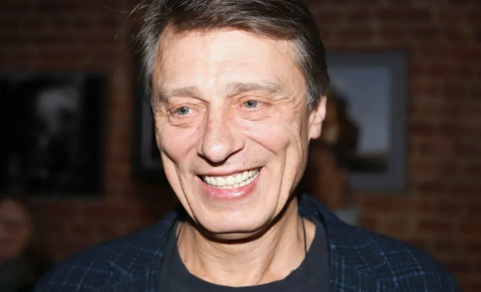 Одним из самых любимых деятелей искусств в советском кинематографе и в театральной сфере является Анатолий Лобоцкий.-9