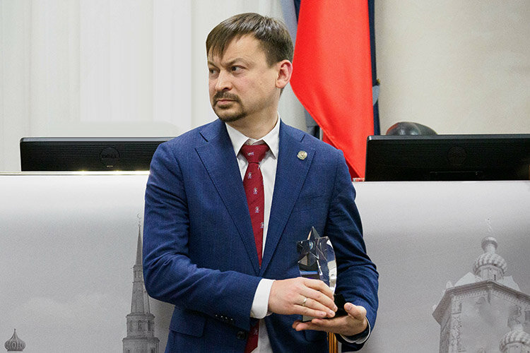    Руслан Сабиров покинул свою должность председателя госкомитета РТ по закупкам. Он сам написал заявление об уходе по собственному желанию, но комментировать информацию отказался.   
Фото: «БИЗНЕС Online»