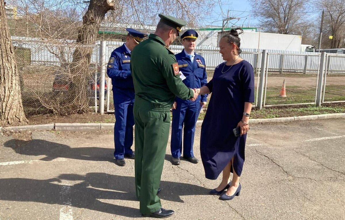  📷    В Оренбурге награды получили волонтеры СВО Марина Шарт